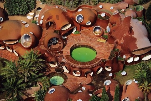 Cool Architecture: Pierre Cardin's Palais Bulles